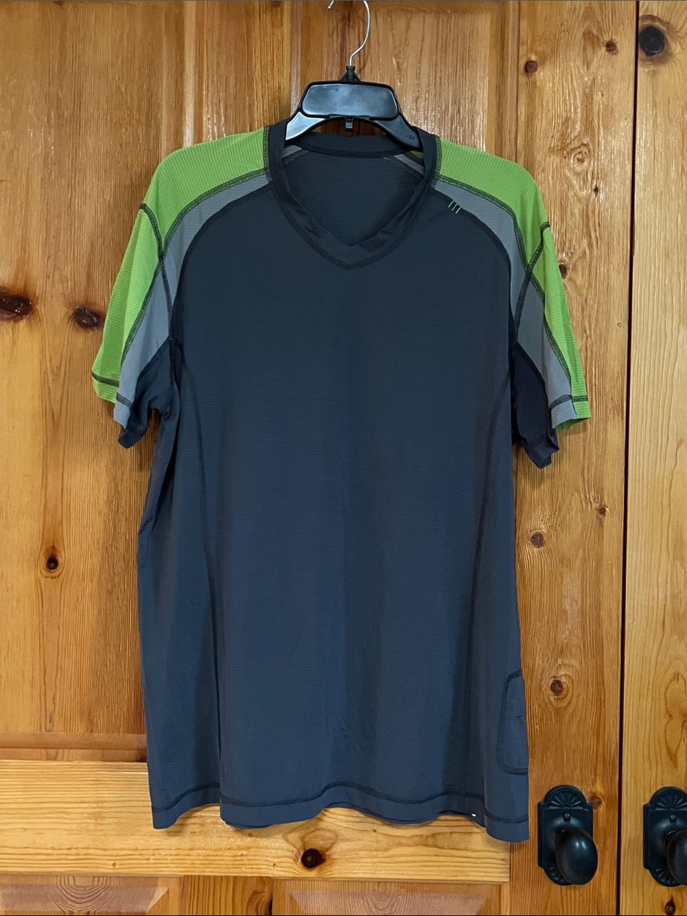 lululemon athletica Men's Short Sleeve V‑Neck Tee in Charcoal and Lime